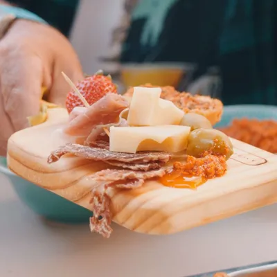 Carrito de Quesos y Charcutería